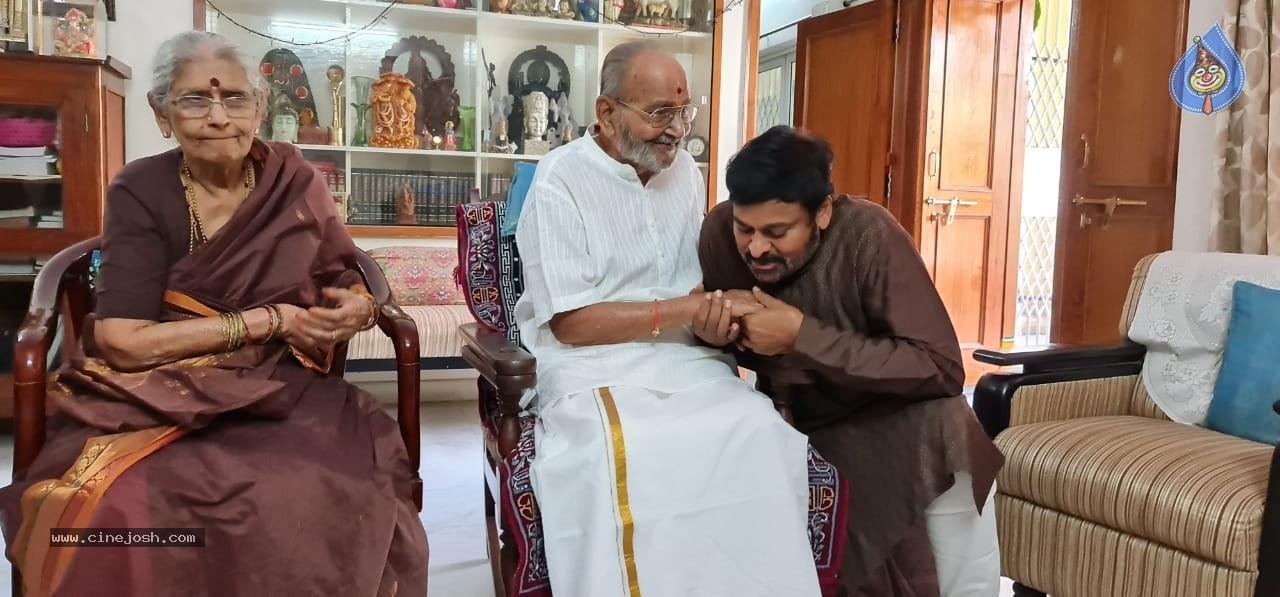 Chiru Meets K Viswanath - 18 / 20 photos