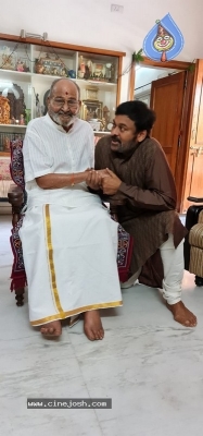 Chiru Meets K Viswanath - 7 of 20