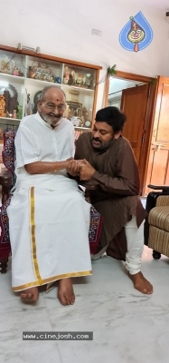 Chiru Meets K Viswanath - 17 of 20