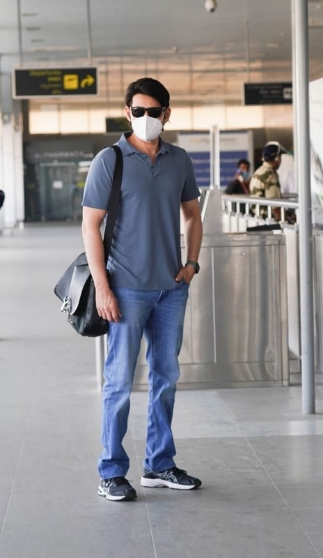 Mahesh Babu Family at Hyderabad Airport - 2 / 5 photos