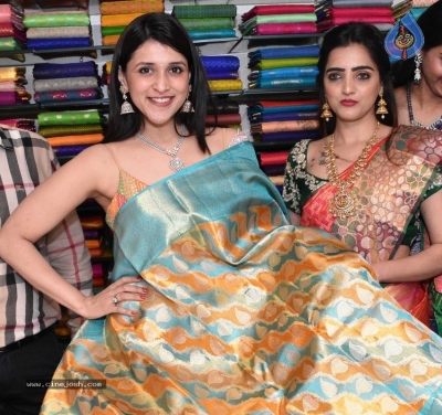 Mannara Chopra Launches Sri Krishna Silks Wedding Collection - 11 of 21