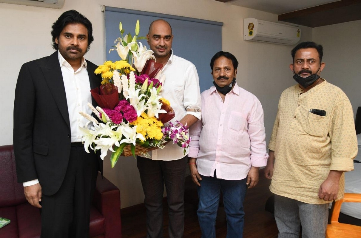 Pawan Kalyan Birthday wishes to Director Krish - 2 / 4 photos