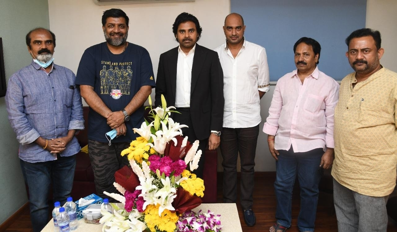 Pawan Kalyan Birthday wishes to Director Krish - 3 / 4 photos