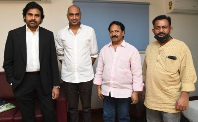 Pawan Kalyan Birthday wishes to Director Krish - 1 of 4