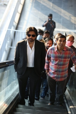 Pawan Kalyan Travels in Hyderabad Metro For Vakeel Saab Shoot - 1 of 12