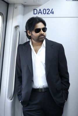 Pawan Kalyan Travels in Hyderabad Metro For Vakeel Saab Shoot - 7 of 12