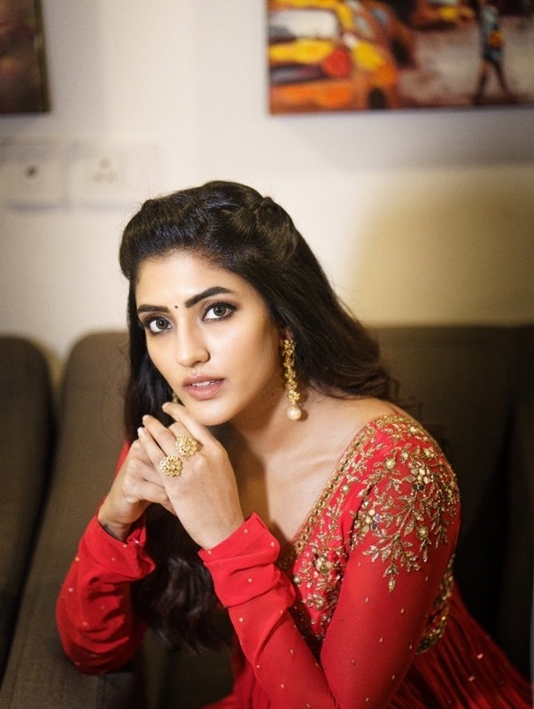 Eesha Rebba Photos - 1 / 4 photos