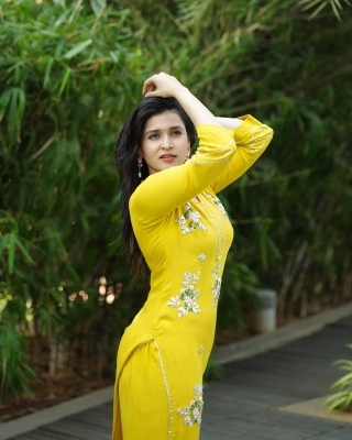 Mannara Chopra Photos - 2 of 4