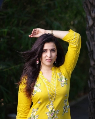 Mannara Chopra Photos - 3 of 4