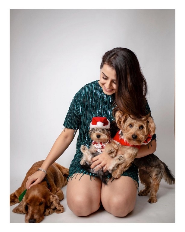 Nikki Galrani Photos - 4 / 7 photos