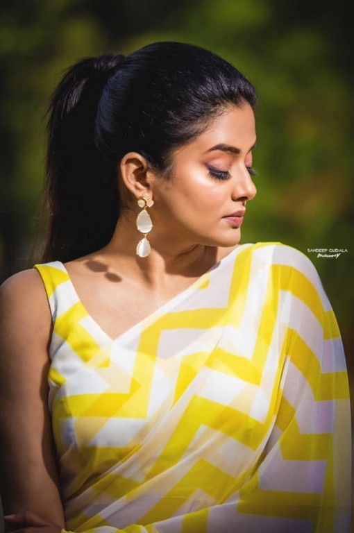 Priyamani Photos - 4 / 6 photos