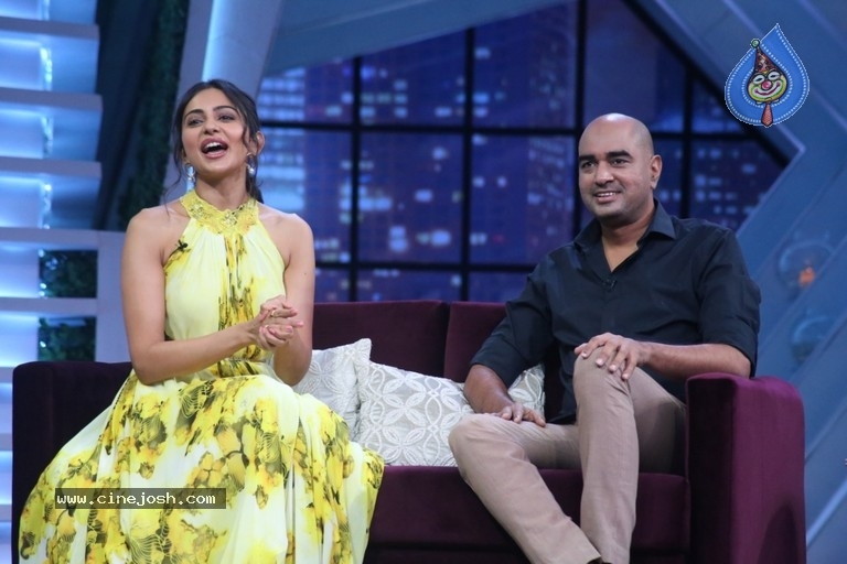 Rakul Preet and Director Krish from the sets of SamJam - 3 / 21 photos