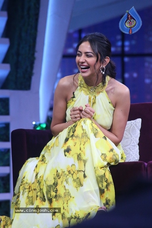Rakul Preet and Director Krish from the sets of SamJam - 7 / 21 photos