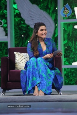Rakul Preet and Director Krish from the sets of SamJam - 6 of 21