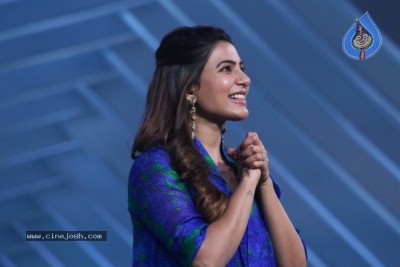 Rakul Preet and Director Krish from the sets of SamJam - 8 of 21