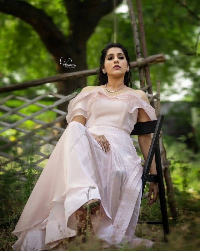 Rashmi Gautam Pics - 4 / 4 photos