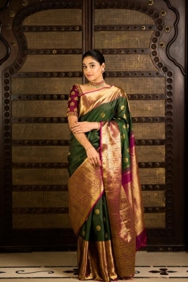 Regina Cassandra Pics - 1 of 3