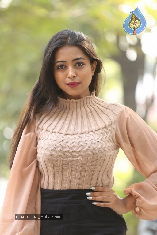 Rittika Chakraborty Photos - 15 / 21 photos