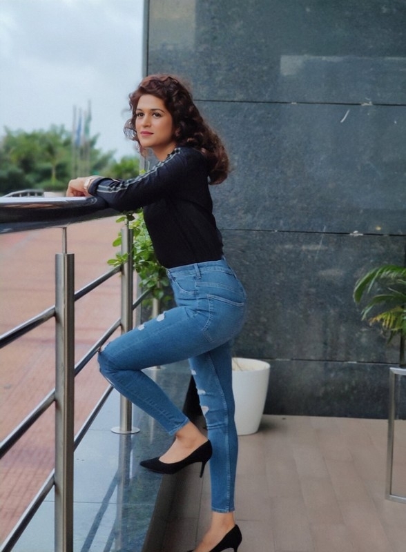 Shraddha Das Pics - 4 / 4 photos