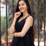 Simrat Kaur Photos