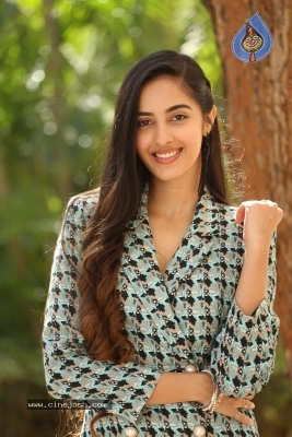 Simrat Kaur Randhawa Photos - 6 of 18