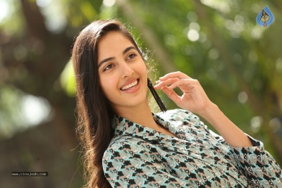 Simrat Kaur Randhawa Photos - 17 of 18