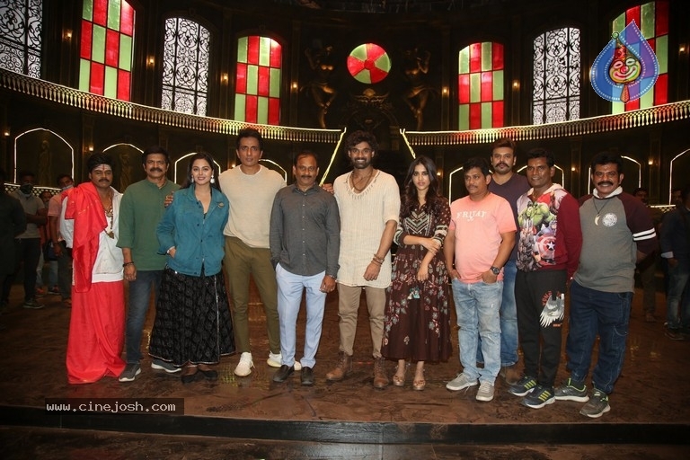 Alludu Adhurs Movie Shooting Coverage - 6 / 21 photos