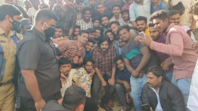 Pawan Kalyan at Vakeel Saab sets - 1 of 2