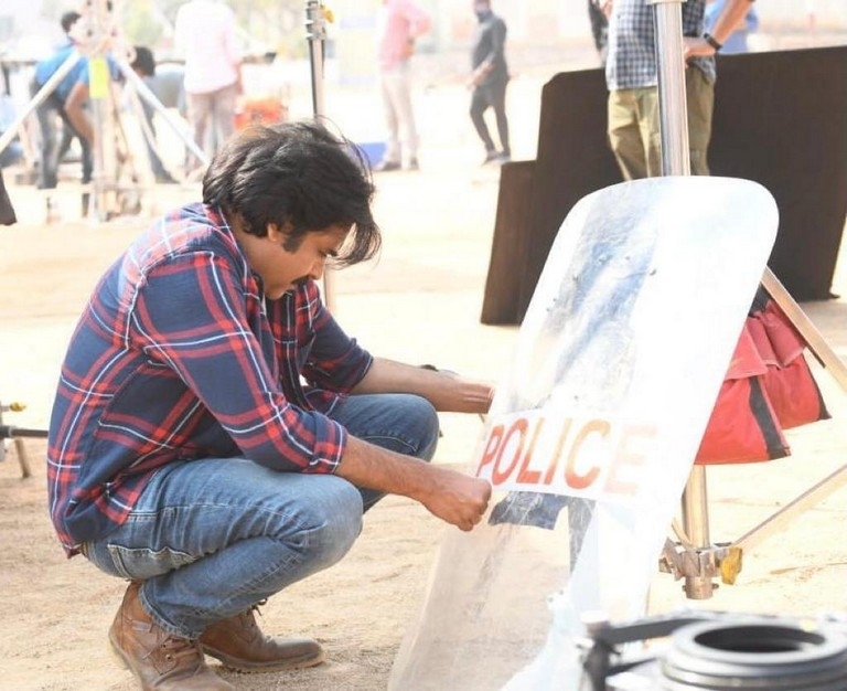 Pawan Wraps up Vakeel Saab Shooting - 3 / 4 photos