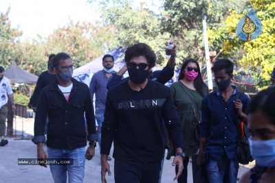 Allu Arjun and Samantha from the sets of SamJam - 16 of 20