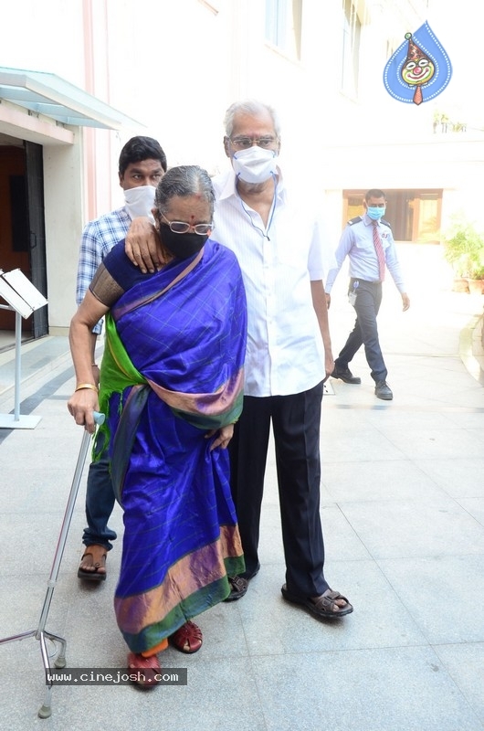 Celebrities cast their Vote GHMC Elections 01 - 1 / 36 photos