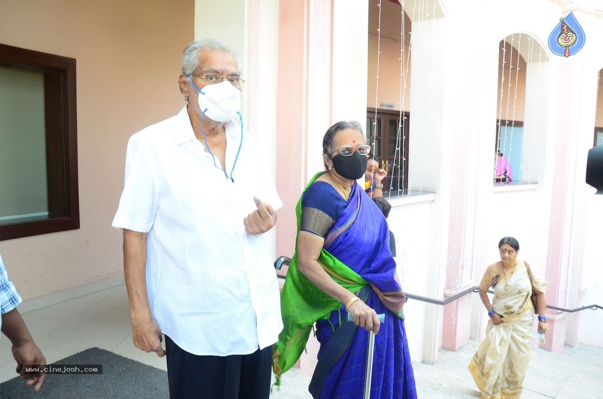Celebrities cast their Vote GHMC Elections 01 - 8 / 36 photos