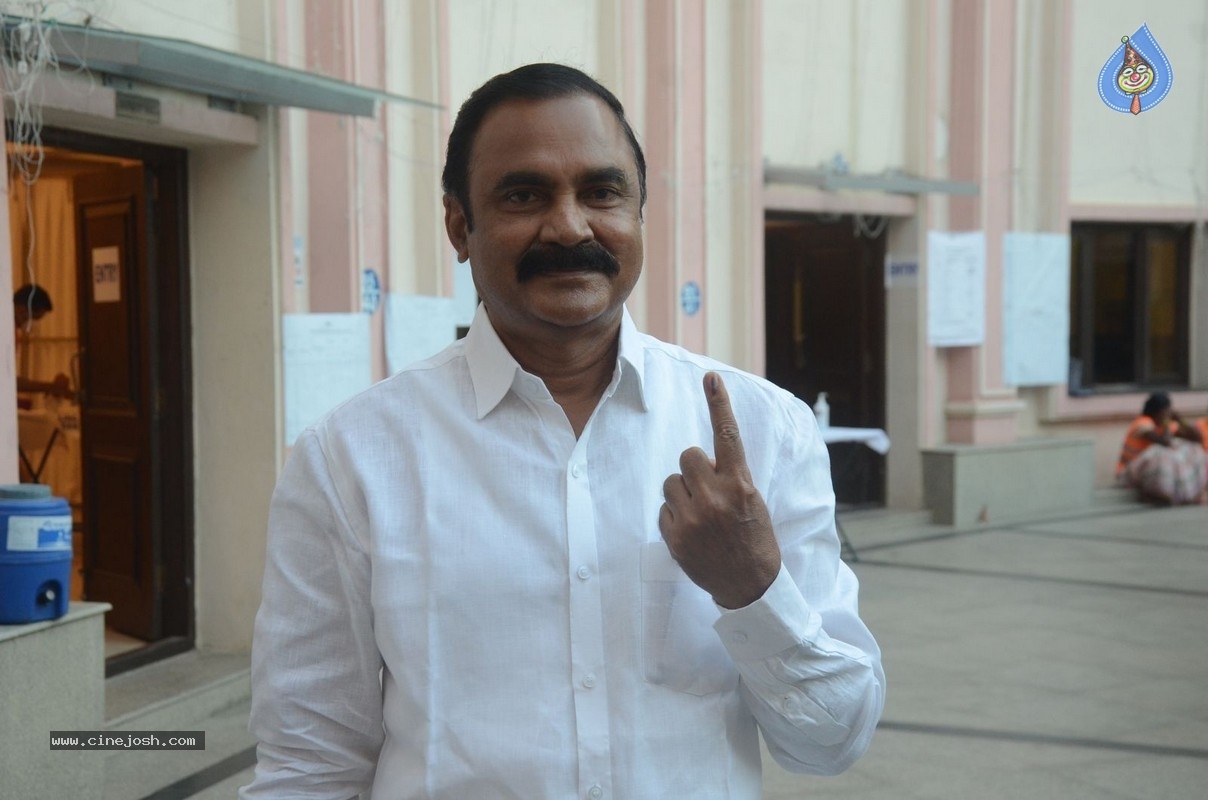 Celebrities cast their Vote GHMC Elections 01 - 17 / 36 photos