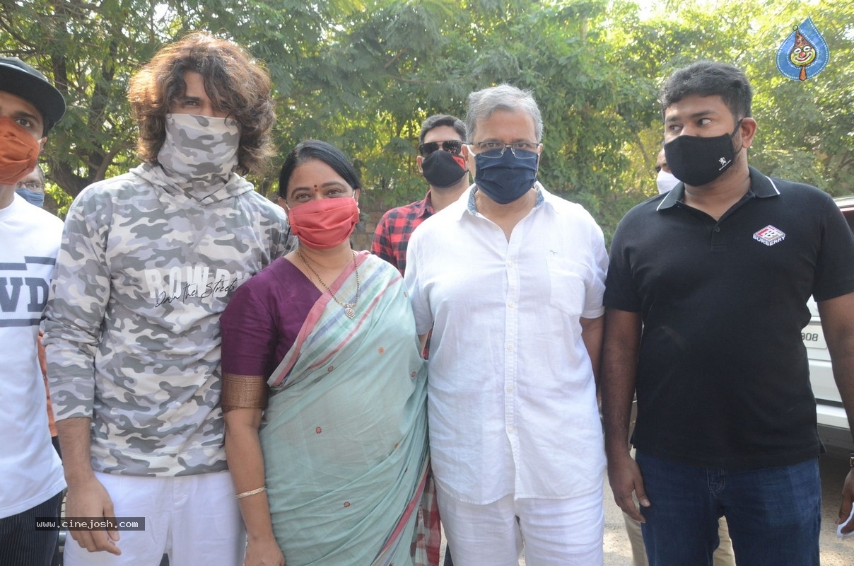 Celebrities cast their Vote GHMC Elections 01 - 27 / 36 photos