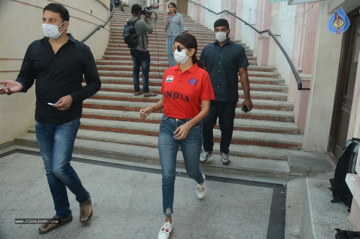 Celebrities cast their Vote GHMC Elections 02 - 17 / 57 photos