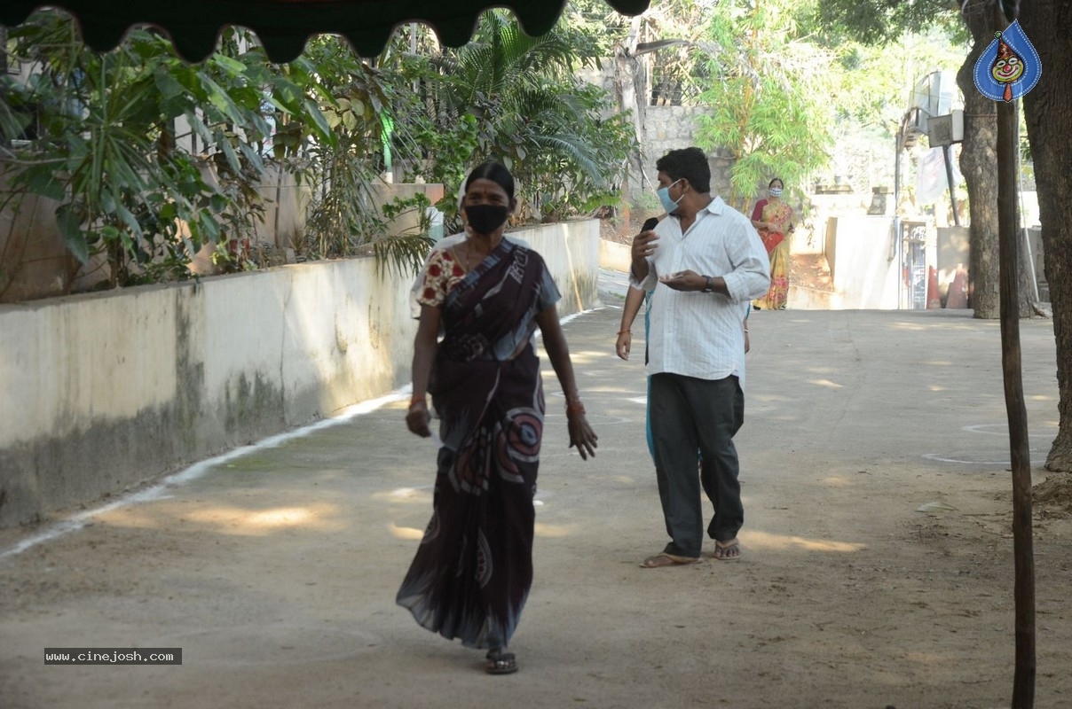 Celebrities cast their Vote GHMC Elections 02 - 20 / 57 photos