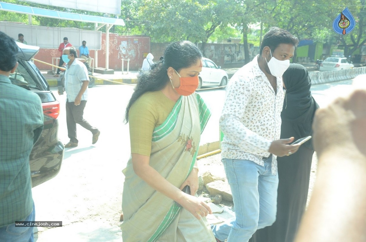 Celebrities cast their Vote GHMC Elections 02 - 27 / 57 photos