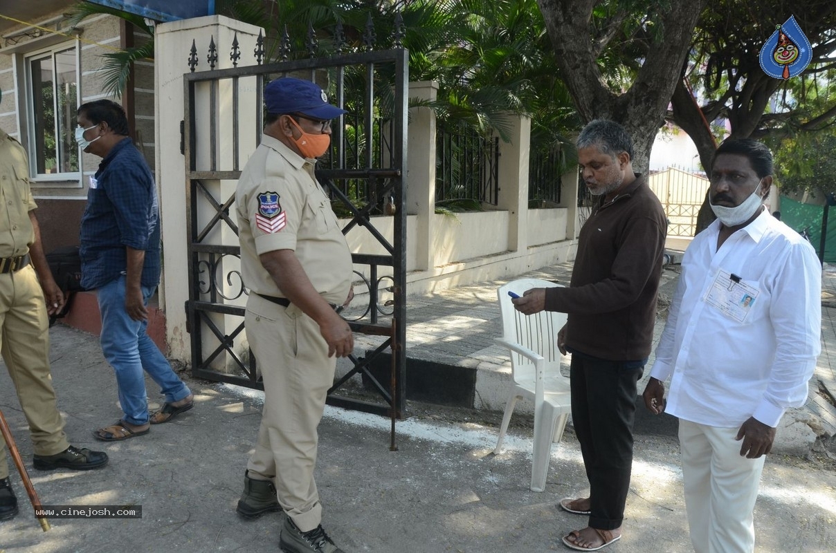 Celebrities cast their Vote GHMC Elections 02 - 28 / 57 photos