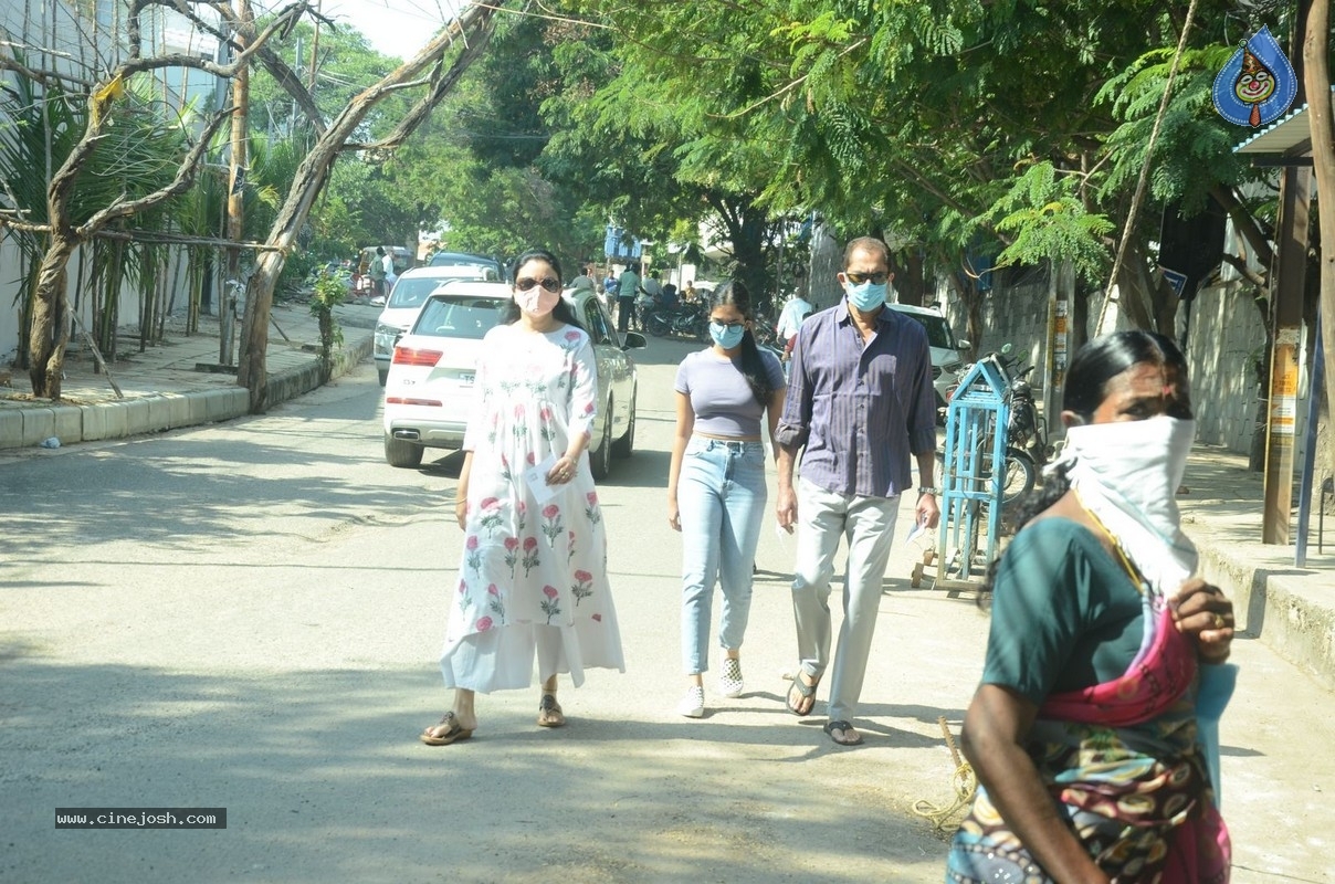 Celebrities cast their Vote GHMC Elections 02 - 37 / 57 photos