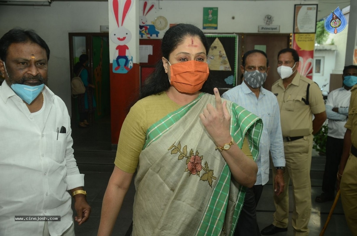 Celebrities cast their Vote GHMC Elections 02 - 40 / 57 photos