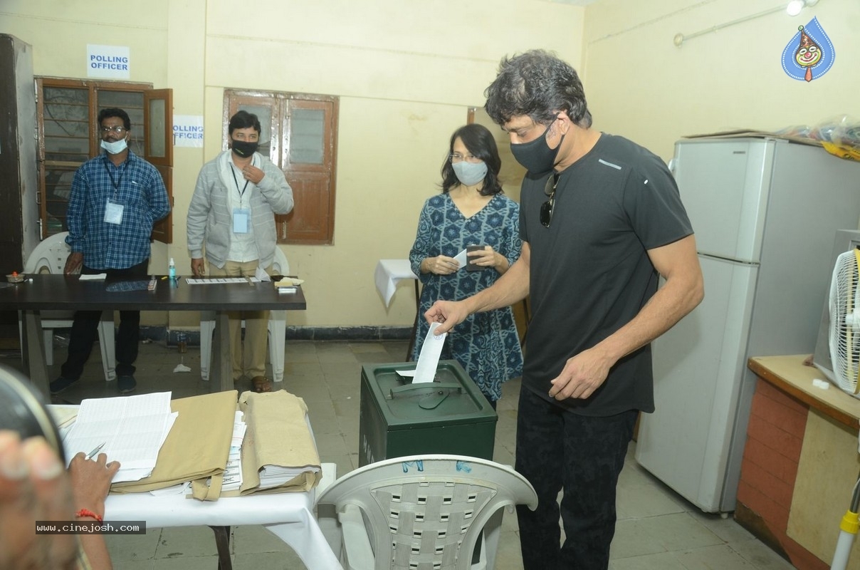 Celebrities cast their Vote GHMC Elections 02 - 43 / 57 photos