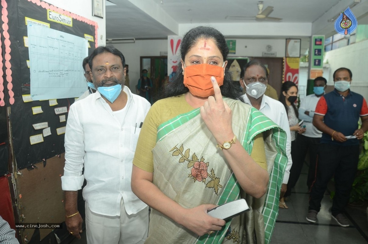 Celebrities cast their Vote GHMC Elections 02 - 44 / 57 photos