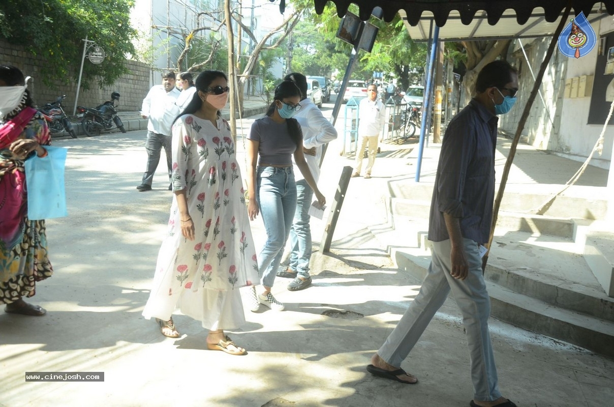 Celebrities cast their Vote GHMC Elections 02 - 53 / 57 photos