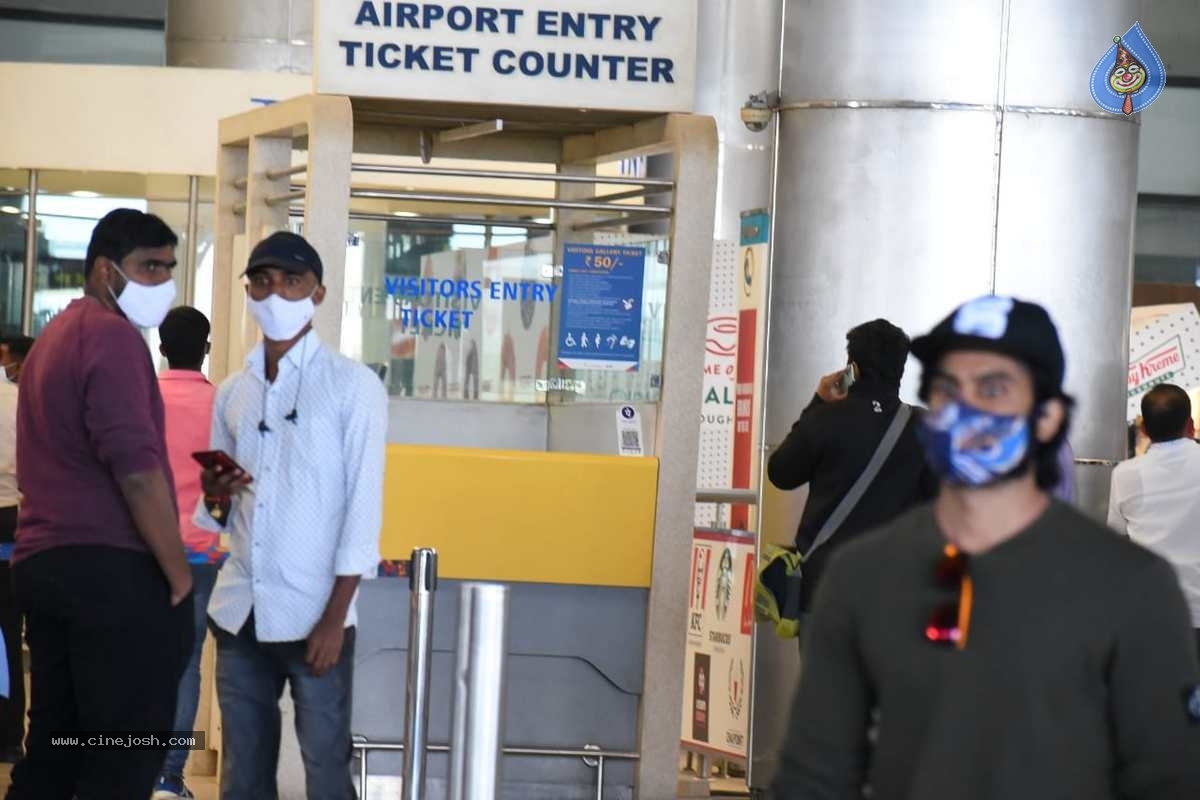 Celebs at Airport Pics - 14 / 14 photos