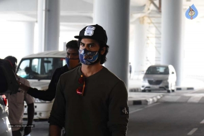 Celebs at Airport Pics - 1 of 14