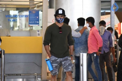 Celebs at Airport Pics - 7 of 14