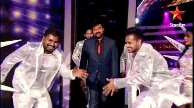 Chiranjeevi Entry in Bigg Boss Finale Stage - 1 of 5