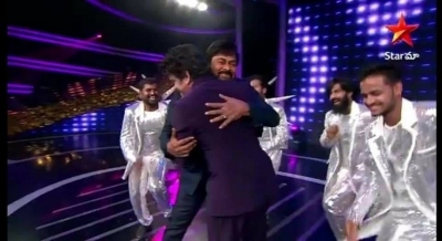 Chiranjeevi Entry in Bigg Boss Finale Stage - 3 of 5