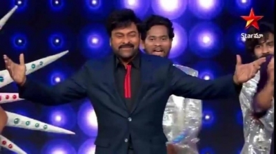 Chiranjeevi Entry in Bigg Boss Finale Stage - 4 of 5