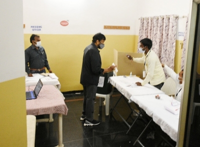 Chiru and Surekha cast their vote - 3 of 4